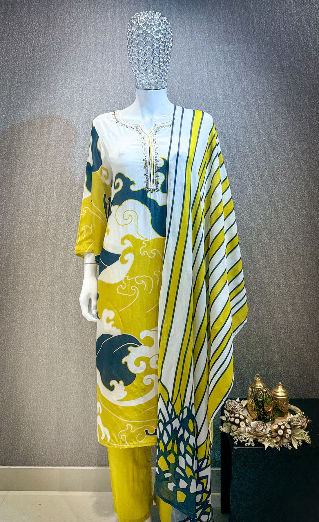 Embellished Work 3piece - Yellow with White